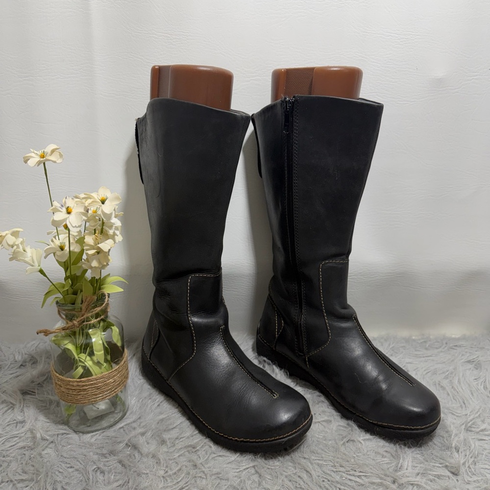 Women's Black Knee-High Zip Boots